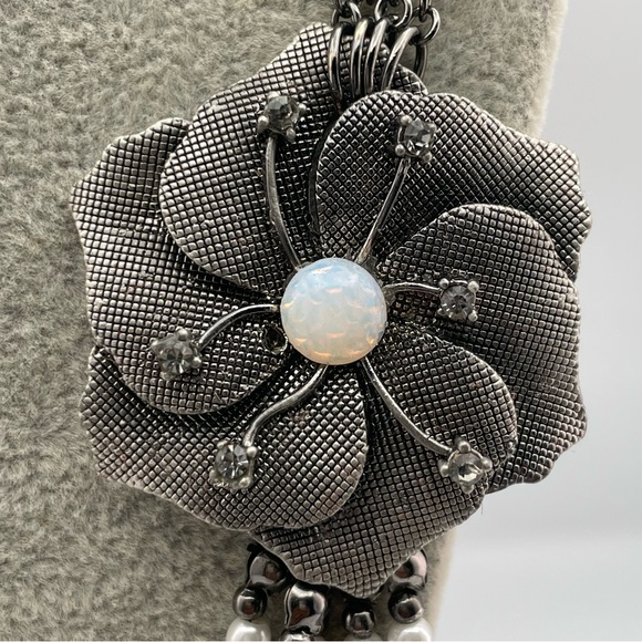 NY Gunmetal Multi-Strand Faux Pearl Necklace with Flower Accent 31”+ 3”Extender - Picture 3 of 8